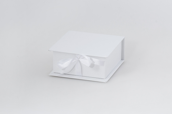 Кутия за снимки, 10x10 бяла екокожа, 12x12 cm